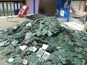 A&D Serwis uszkodzone komponenty BGA po demontażu.